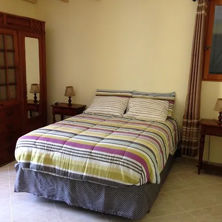 Bed & Breakfast La Provencine Apt